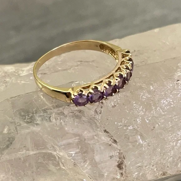 10 Karat Gold Amethyst Ring - Picture 8 of 12